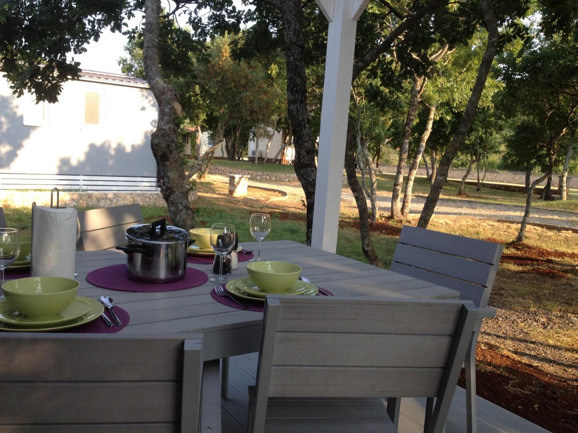 Micanovi Dvori Mobile Home Village Zrmanja Obrovac Ruang foto