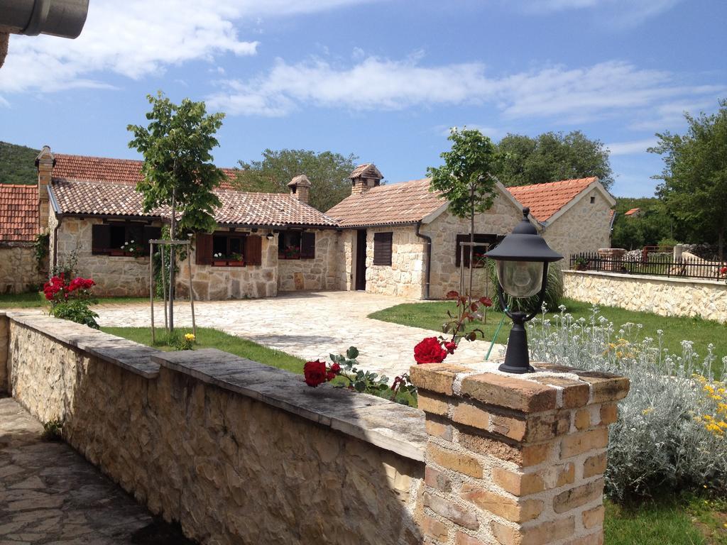 Micanovi Dvori Mobile Home Village Zrmanja Obrovac Bagian luar foto